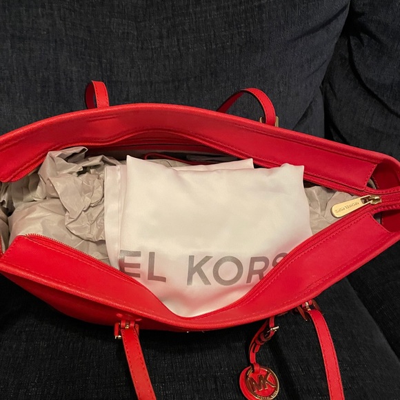 MICHAEL Michael Kors Bicolor "Jet Set" Medium, NWT - Picture 5 of 10